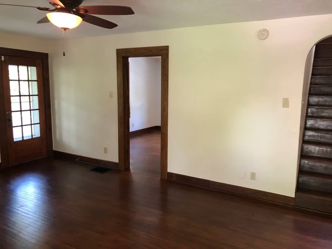 Building Photo - 1623 E 1st St