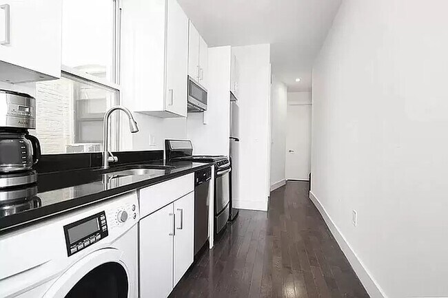 Foto del edificio - 954 Seneca Avenue