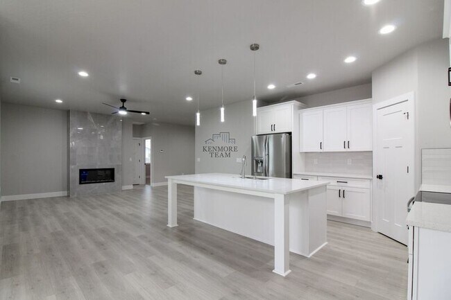 Foto del edificio - 716 N Rd 42