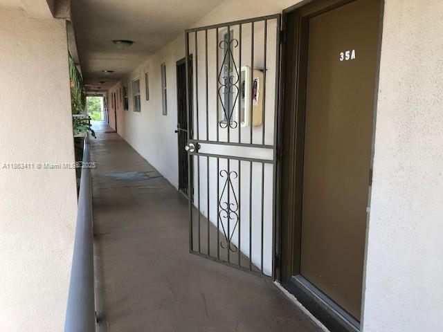 Foto del edificio - 2385 NW 11th St