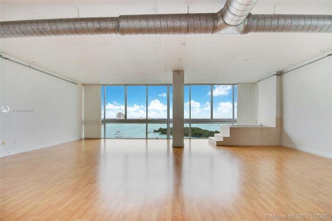 Foto del edificio - 7934 West Dr