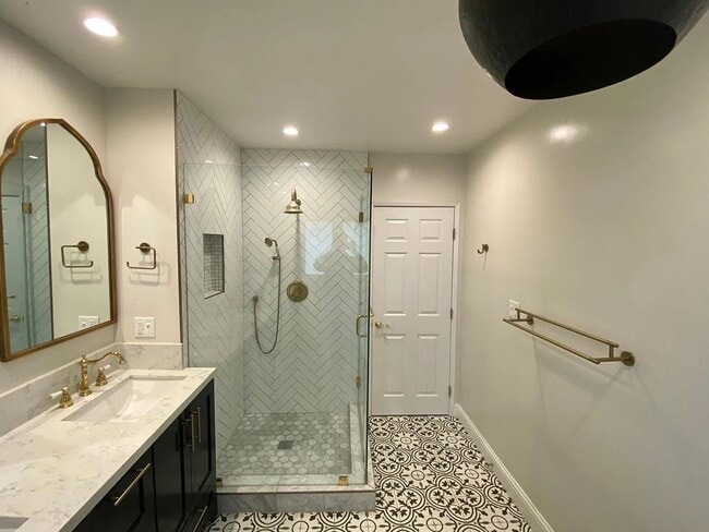 Building Photo - Remodeled 3 bedrooms 2 bath home