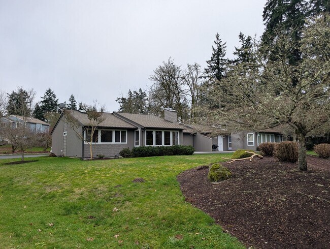 Foto del edificio - Hidden Gem in Southworth. Minutes from Waterfront & Ferry Terminal. Available NOW!