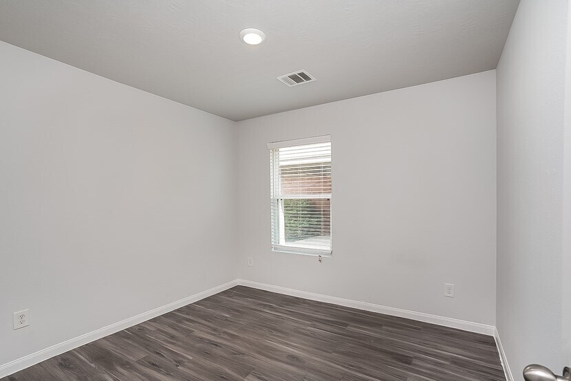 Building Photo - 19019 Moynihan Dr