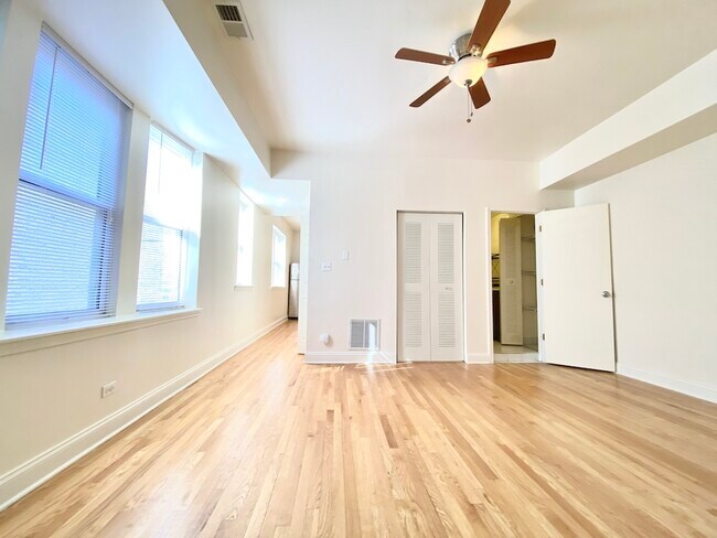 Foto del edificio - 4405 N Sheridan Rd