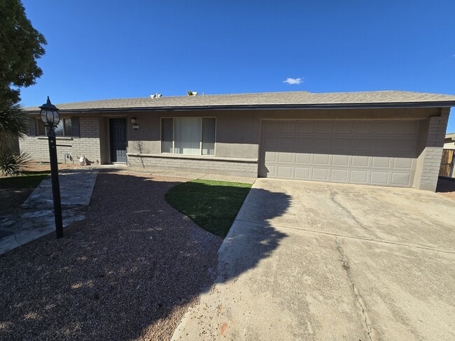 Foto del edificio - 8615 E Bellevue Pl