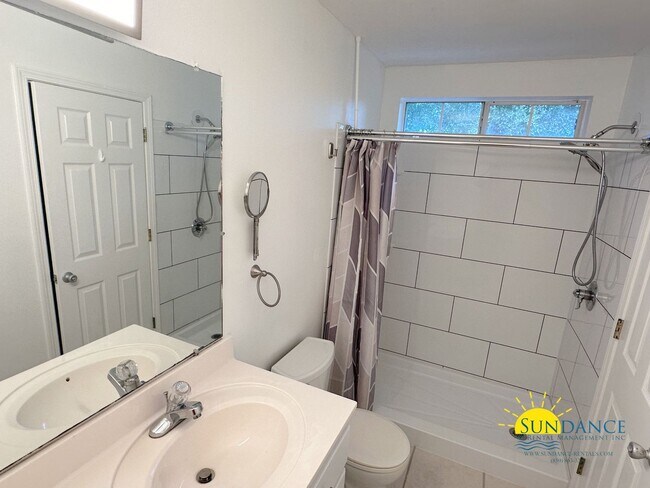 Building Photo - 2817 Bay Club Dr