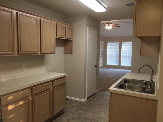 Building Photo - 1409 Misty Meadow Dr