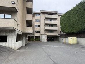 Building Photo - 550 Bradley St