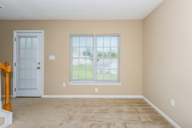 Foto del edificio - 2703 Cloven Pl