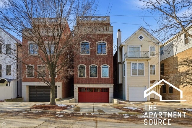 Building Photo - 952 N Racine Ave