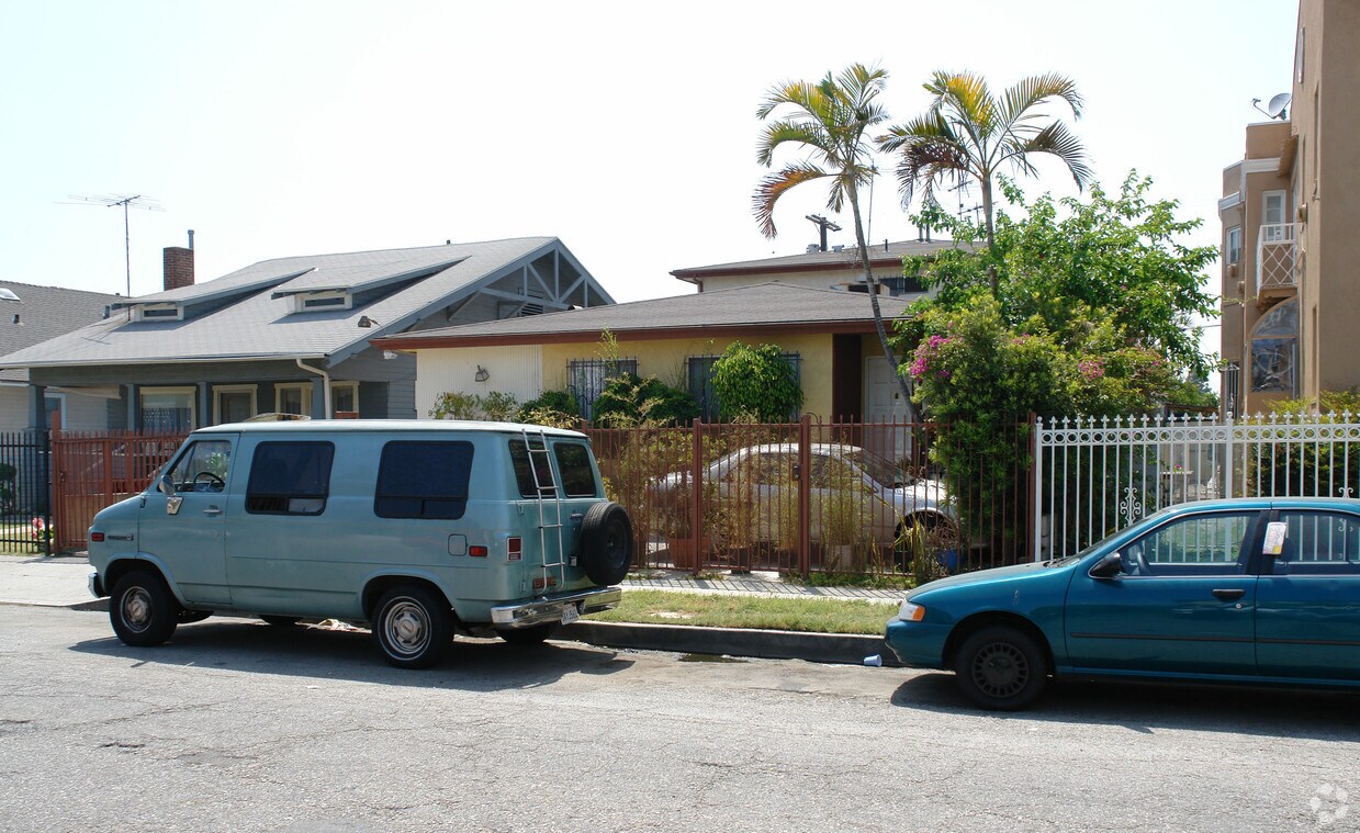 Building Photo - 971 Fedora St
