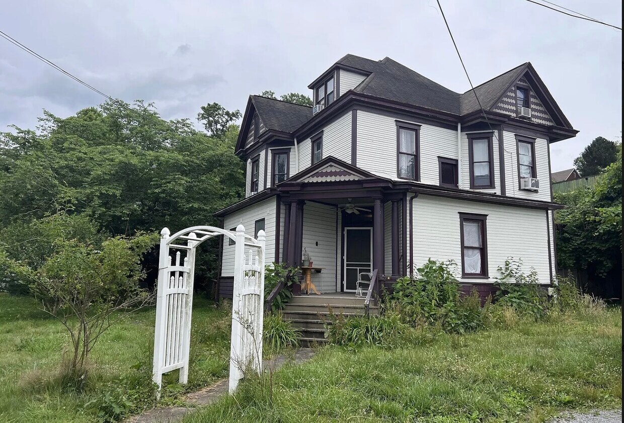 22 W Main St, Westover, WV 26501 Apartments in Westover, WV