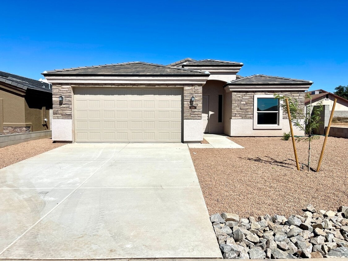 Foto principal - Gorgeous 2024 Built 3 Bedroom 2 Bath Home!