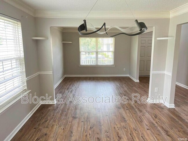 Foto del edificio - 5013 Marathon Ln