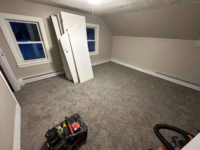 Building Photo - 5 bedroom house