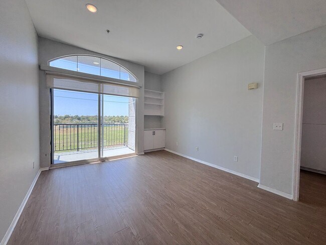 Interior Photo - 2820 Sawtelle Blvd