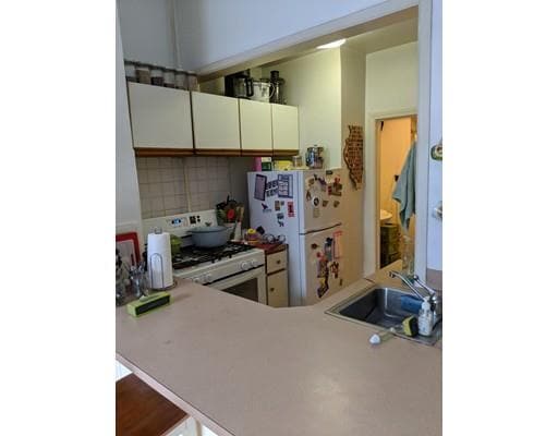 Building Photo - 411 Beacon St