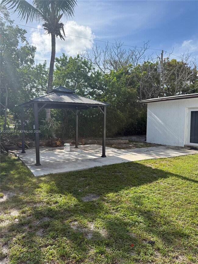 Building Photo - 1816 NW 25th Terrace