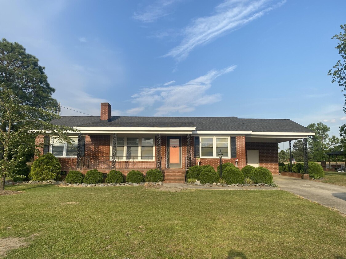Primary Photo - 10263 US-701