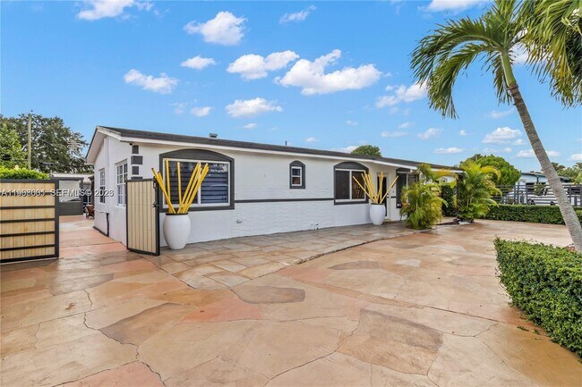 Foto del edificio - 860 Curtiss Dr