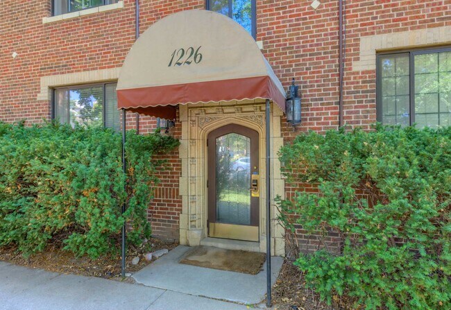 Building Photo - 1226 E 10th Ave