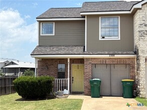 Building Photo - 1500 N Claremont Cir