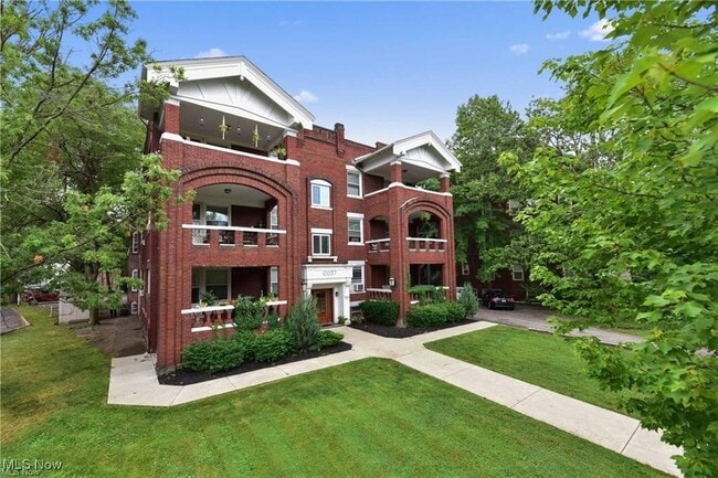 Building Photo - 12037 Lake Ave