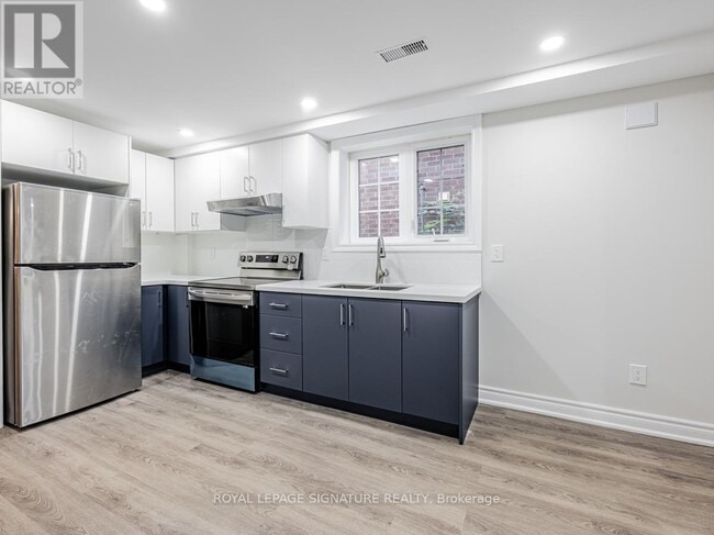 Photo du bâtiment - 93 Sandown Ave