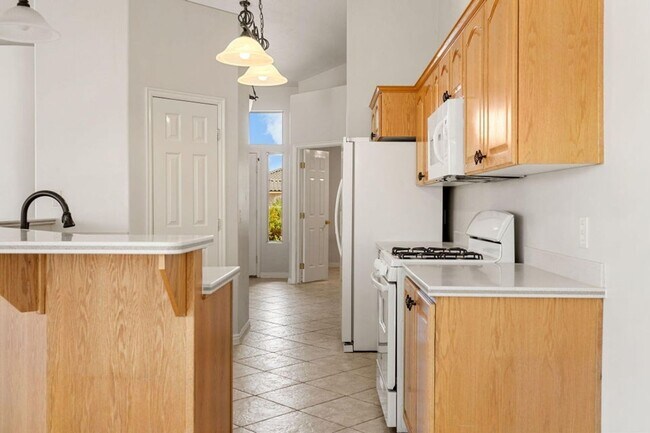 Foto del edificio - Beautiful 4 Bedroom Single-Level Home