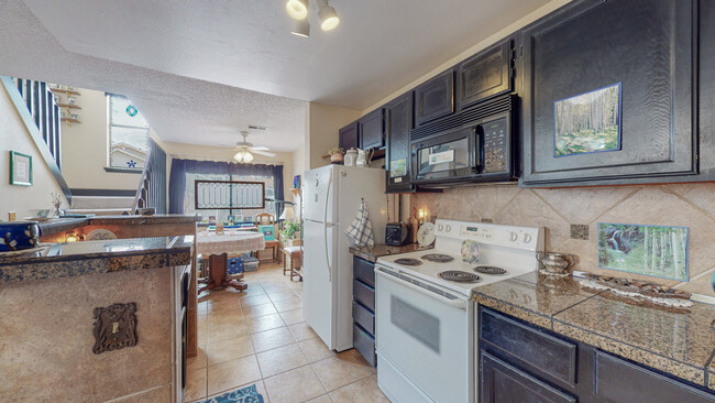 Building Photo - 5550 W 80th Pl