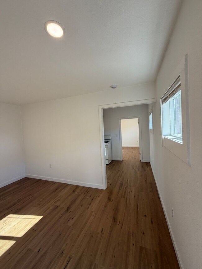 Foto del edificio - 2.2 Miles to Oregon Tech and Sky Lakes Medical Center! Freshly renovated 1bdrm that includes ELEC...