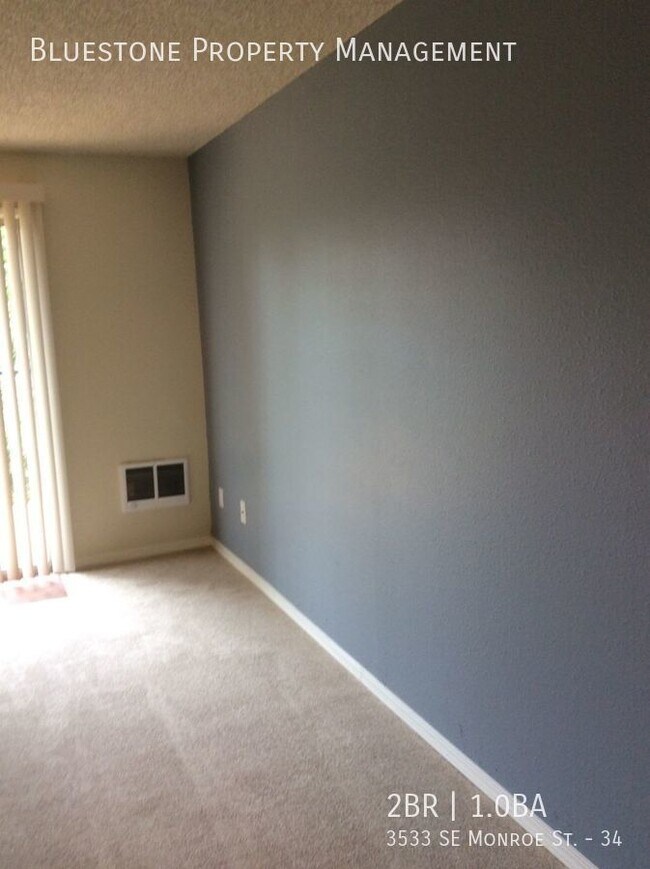 Building Photo - Upper Floor 2 Bedroom With W/D Hookups