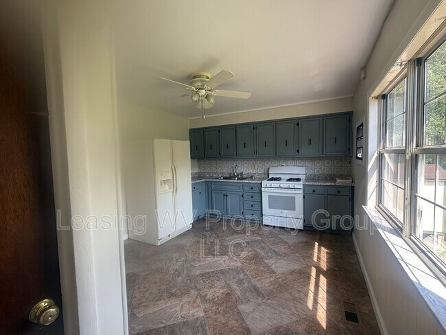 Foto del edificio - 1 Surrey Dr