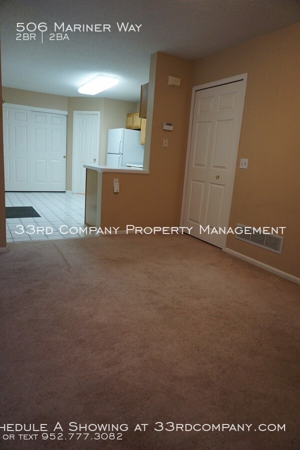 Building Photo - Woodbury Townhome in Great Location!