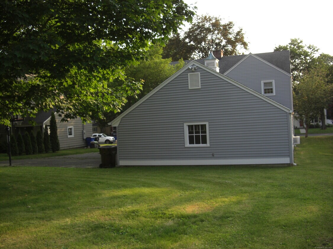 Foto del edificio - 42 Rosedale Rd