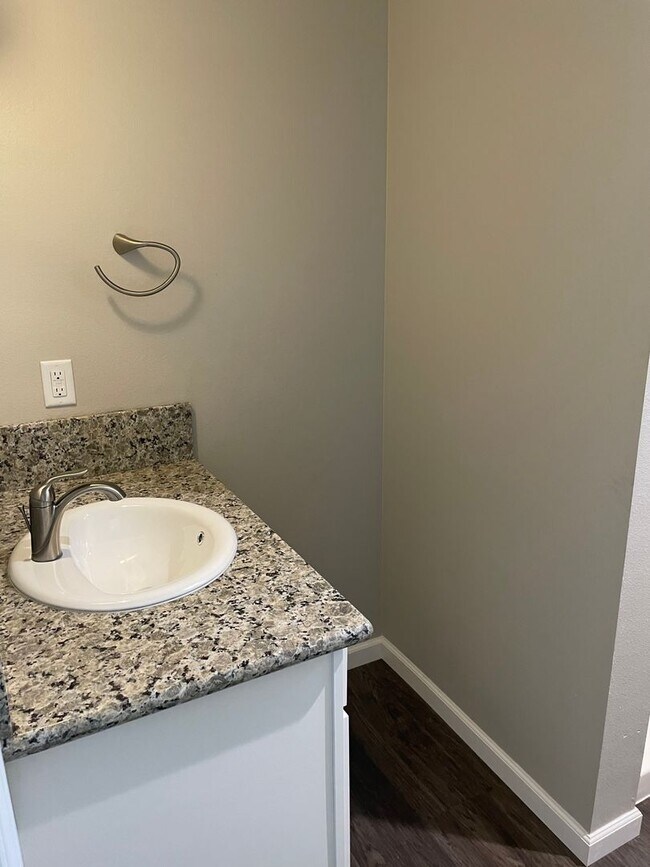 Foto del edificio - 485 E 6th St