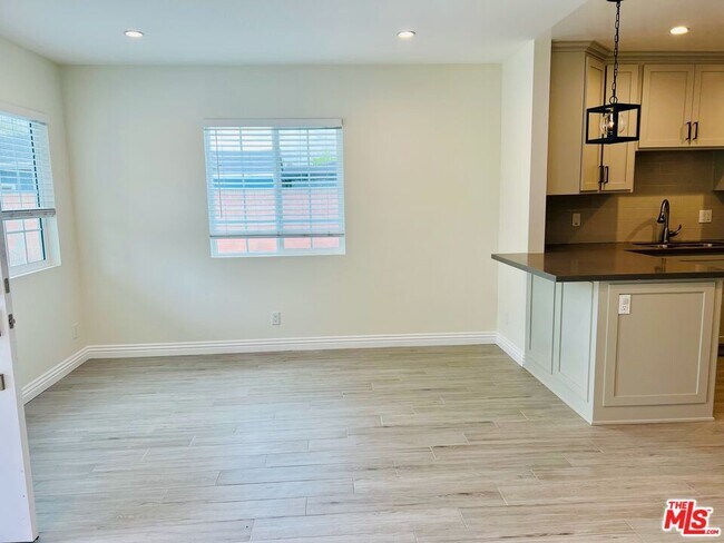 Foto del edificio - 704 N Tajauta Ave