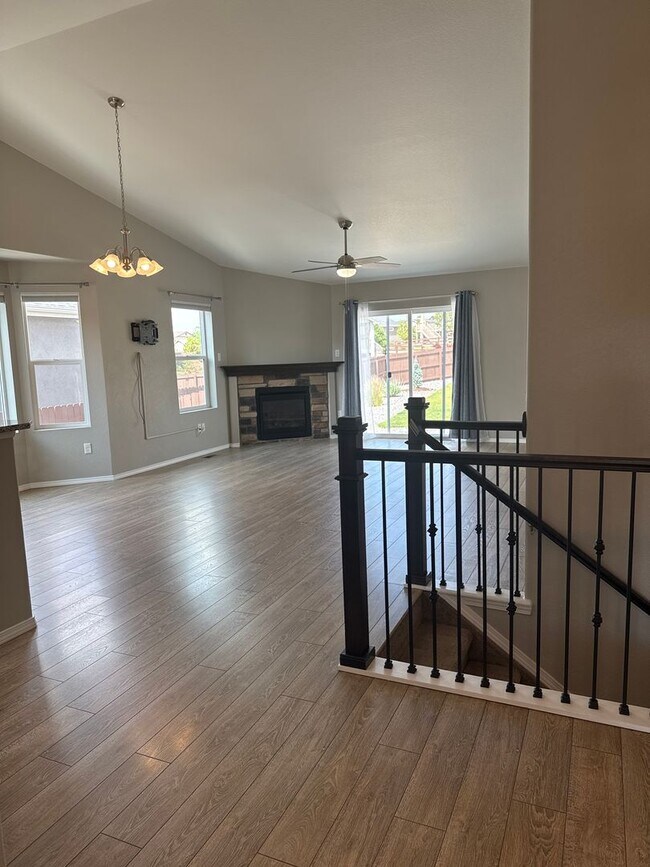 Building Photo - Beautiful stucco 4 bed rancher on premium ...