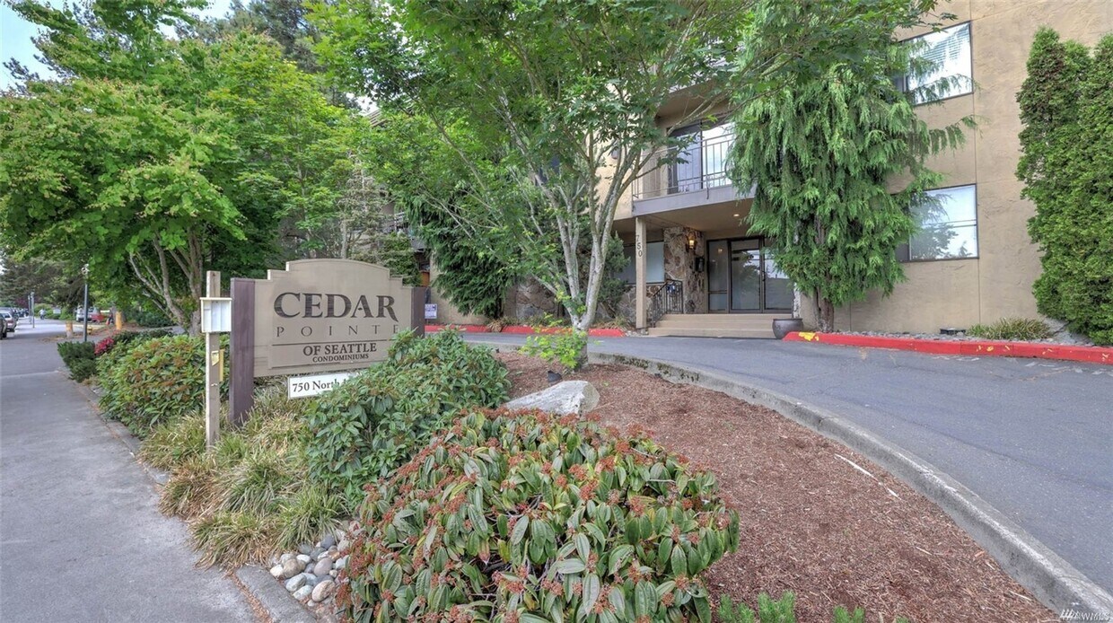 Primary Photo - Light filled top floor condo.