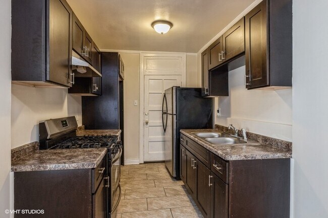 Building Photo - 1725 W 91st St