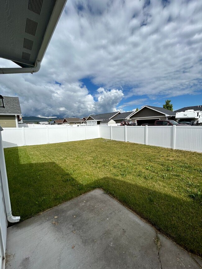 Building Photo - 3 Bedroom Ranch Style Home!