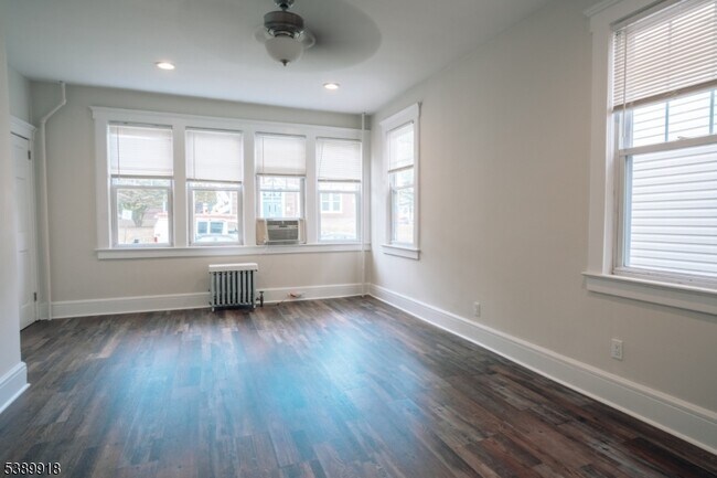 Building Photo - 312 E Elm St