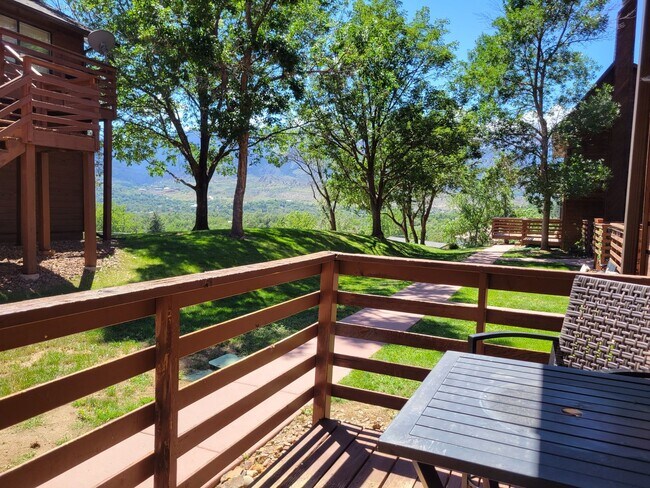 Foto del edificio - 2 Bed 1 Bath Condo Available Now!  MileSto...