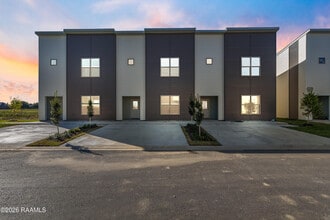 Building Photo - 113 Firethorn Dr