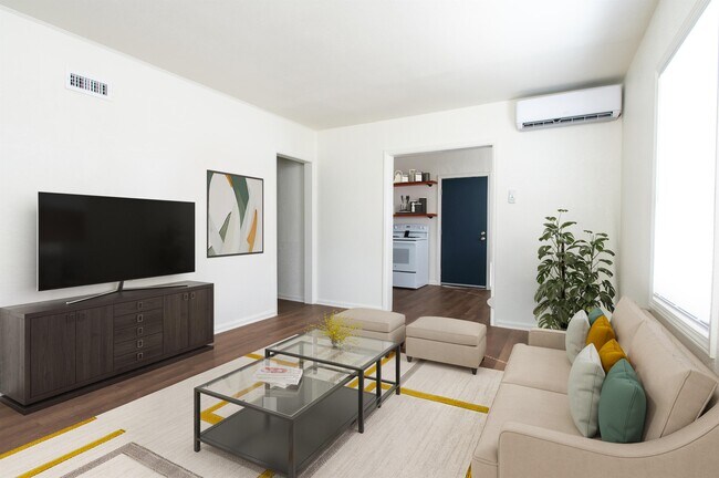 Foto del edificio - 736-742 Sylvan Ln