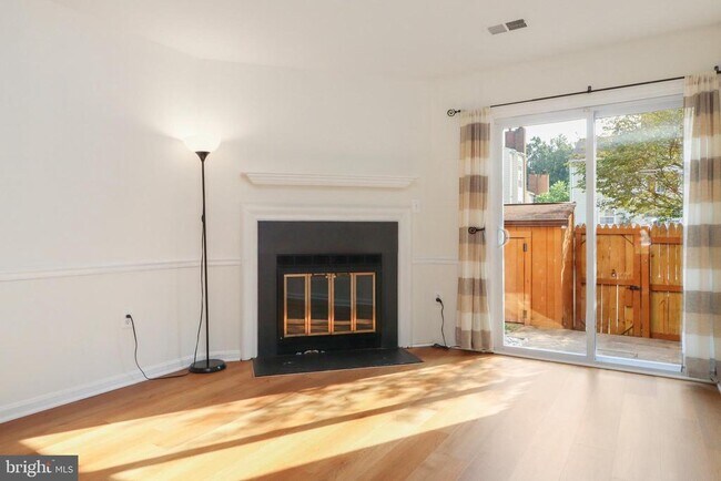 Foto del edificio - 13893 Oyster Point Ct