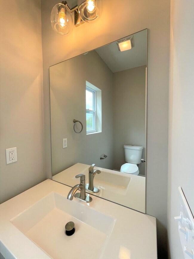 Foto del edificio - New Construction in an established neighbo...
