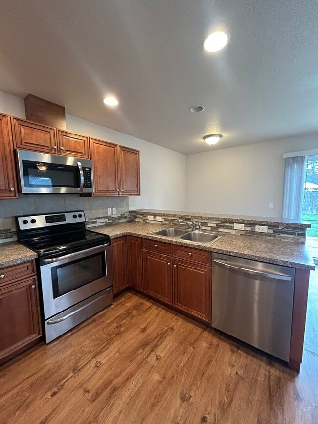 Foto del edificio - Spacious 3 Bedroom 2.5 Bath Duplex in Post Falls