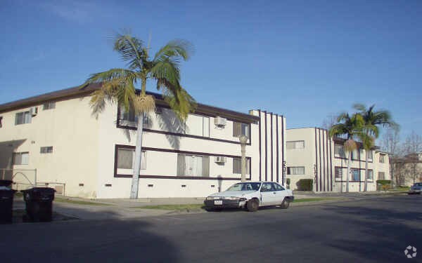 Edificio - 2303-2311 Merton Ave